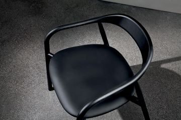 AUTUMN - Leather chair with armrests by Sovet italia - view 3